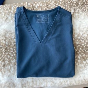 FIGS Casma three pocket scrub top